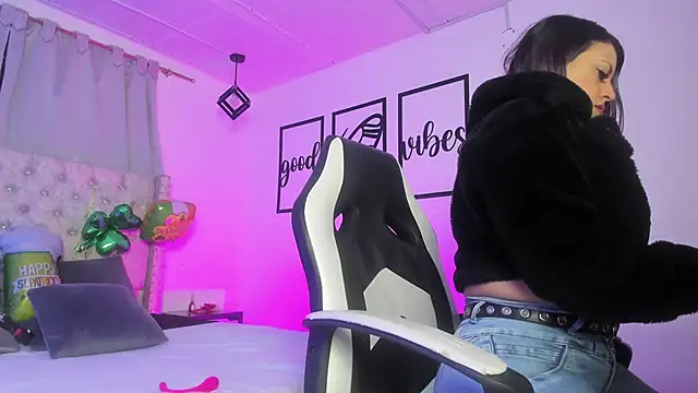 nicolee millerr online show from March 2026 12:26:01 PM