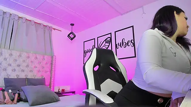 nicolee millerr online show from April 2026 12:29:01 PM