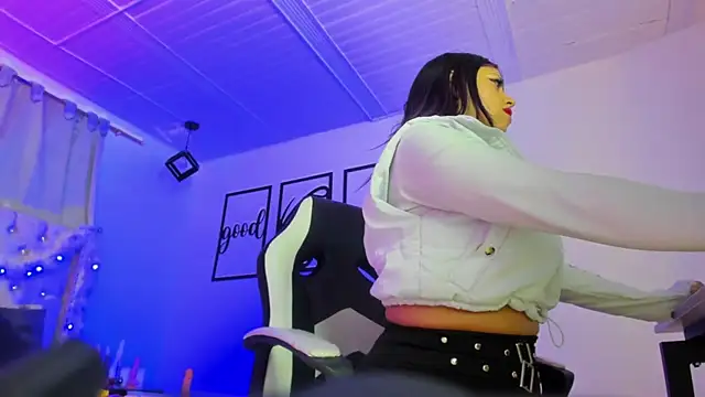 nicolee millerr online show from December 2025 12:41:01 PM