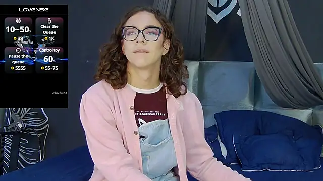 AuroraStartrainn online show from March 2025 12:43:02 PM