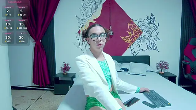 AuroraStartrainn online show from March 2025 01:01:01 PM