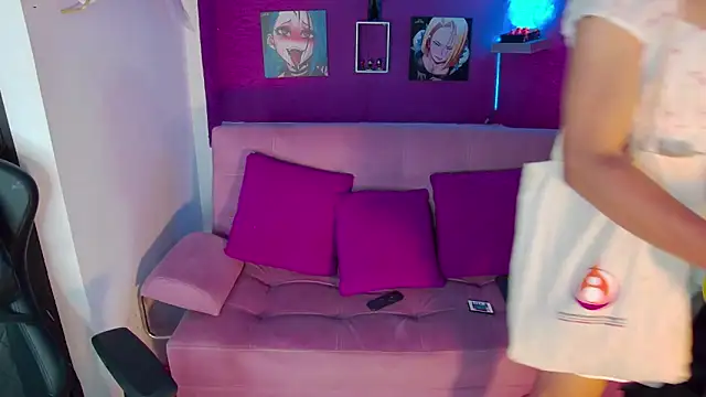 AuroraStartrainn online show from February 2025 06:57:02 PM