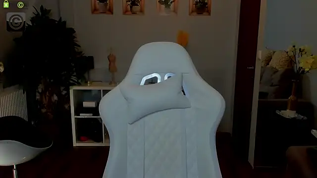 Anya-Ray online show from November 2025 01:37:01 PM