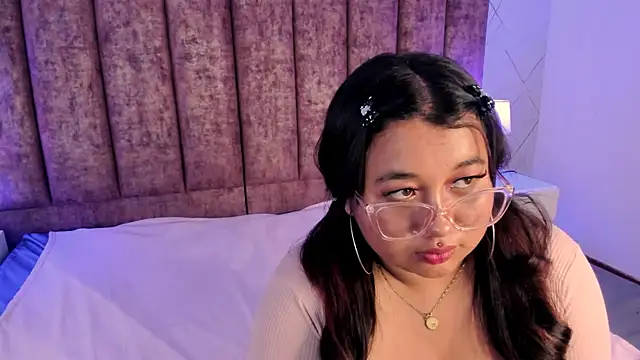 Snapshot of Charlotte_Baker19 chatting on January 2025 11:13:01 PM Charlotte Baker19 online show from January 2025 11:13:01 PM