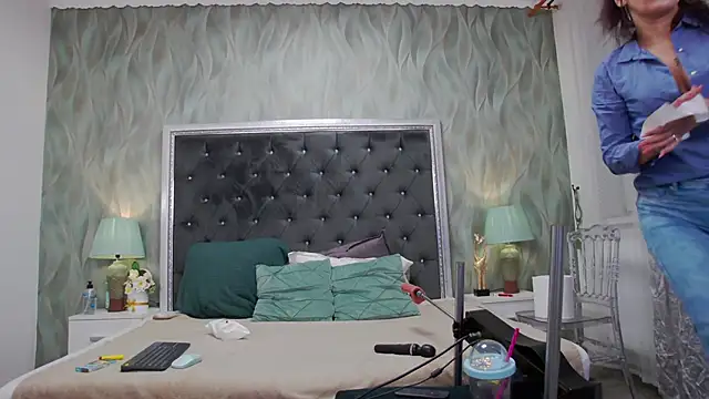 Snapshot of LissaAnn chatting on February 2026 04:01:01 AM LissaAnn online show from February 2026 04:01:01 AM