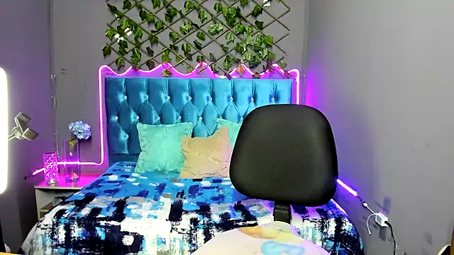IZZY BEAUTIFUL online show from March 2025 11:42:02 PM