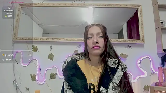 IZZY BEAUTIFUL online show from February 2025 09:29:02 AM