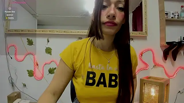IZZY BEAUTIFUL online show from February 2025 09:31:02 PM