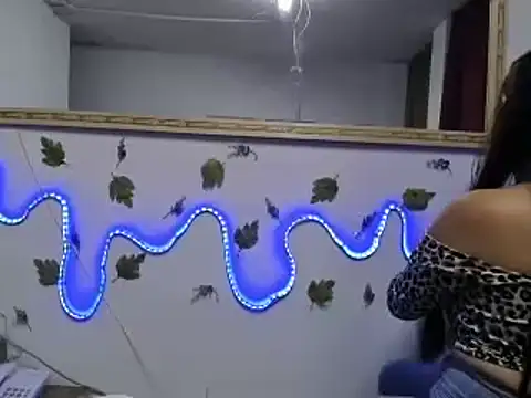 IZZY BEAUTIFUL online show from February 2025 11:37:02 PM