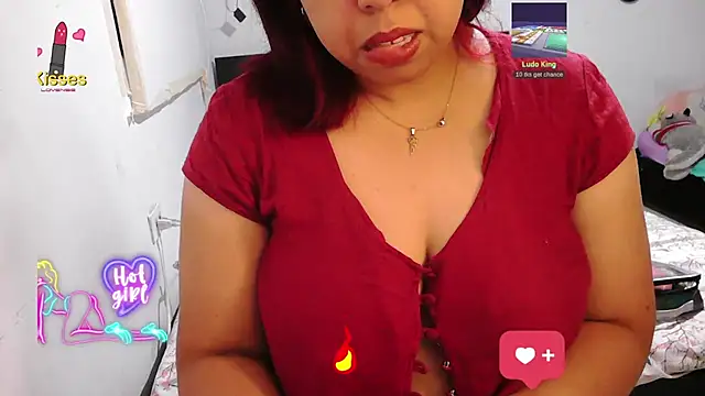 Snapshot of alexandraluv chatting on February 2026 01:28:01 AM alexandraluv online show from February 2026 01:28:01 AM