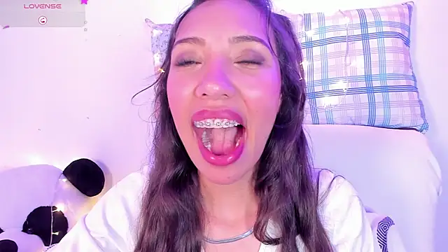 Miss veronicaa2 online show from February 2025 04:15:01 PM
