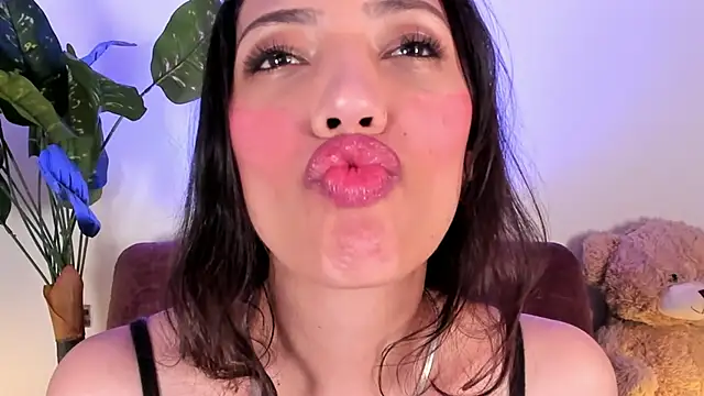 Snapshot of Miss_veronicaa2 chatting on April 2026 01:04:02 PM Miss veronicaa2 online show from April 2026 01:04:02 PM