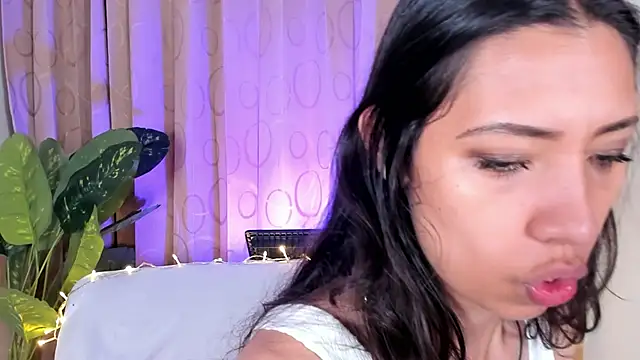 Snapshot of Miss_veronicaa2 chatting on January 2026 12:53:01 PM Miss veronicaa2 online show from January 2026 12:53:01 PM