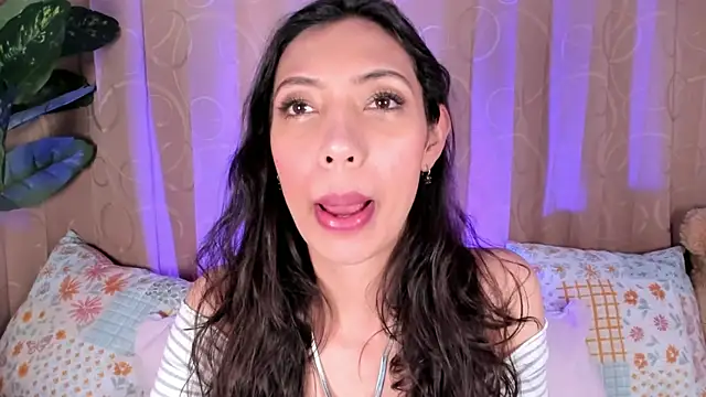 Snapshot of Miss_veronicaa2 chatting on June 2026 01:53:02 PM Miss veronicaa2 online show from June 2026 01:53:02 PM