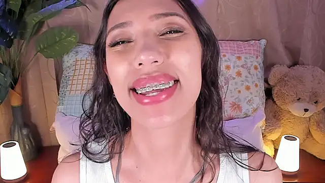 Snapshot of Miss_veronicaa2 chatting on July 2026 01:17:01 PM Miss veronicaa2 online show from July 2026 01:17:01 PM