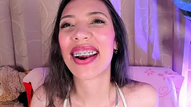 Snapshot of Miss_veronicaa2 chatting on March 2026 02:50:01 PM Miss veronicaa2 online show from March 2026 02:50:01 PM