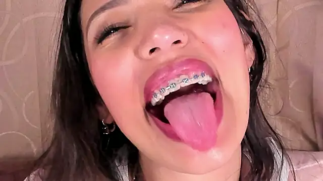 Snapshot of Miss_veronicaa2 chatting on March 2026 12:50:02 PM Miss veronicaa2 online show from March 2026 12:50:02 PM