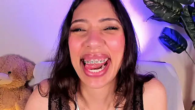 Miss veronicaa2 online show from May 2026 01:14:02 PM