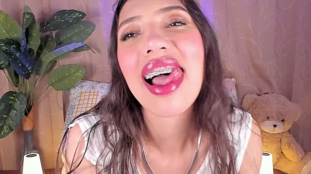 Snapshot of Miss_veronicaa2 chatting on July 2026 01:54:01 PM Miss veronicaa2 online show from July 2026 01:54:01 PM