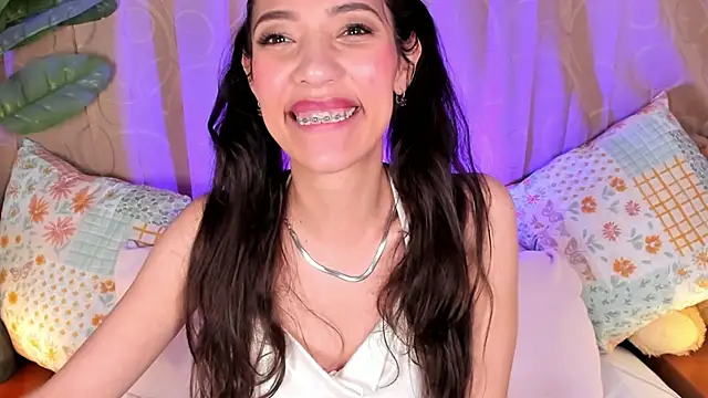 Snapshot of Miss_veronicaa2 chatting on June 2026 02:33:01 PM Miss veronicaa2 online show from June 2026 02:33:01 PM