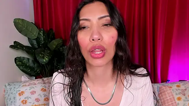 Snapshot of Miss_veronicaa2 chatting on December 2025 01:04:02 PM Miss veronicaa2 online show from December 2025 01:04:02 PM