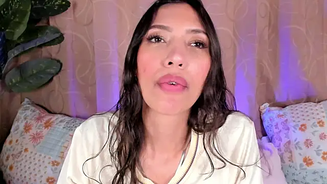 Snapshot of Miss_veronicaa2 chatting on June 2026 02:01:02 PM Miss veronicaa2 online show from June 2026 02:01:02 PM
