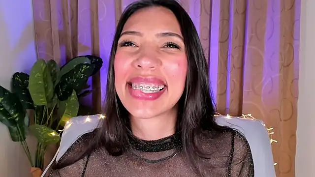 Snapshot of Miss_veronicaa2 chatting on January 2026 01:03:01 PM Miss veronicaa2 online show from January 2026 01:03:01 PM