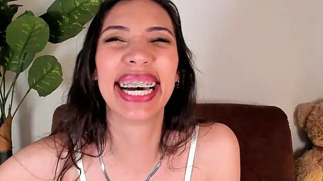 Snapshot of Miss_veronicaa2 chatting on April 2026 09:01:02 PM Miss veronicaa2 online show from April 2026 09:01:02 PM