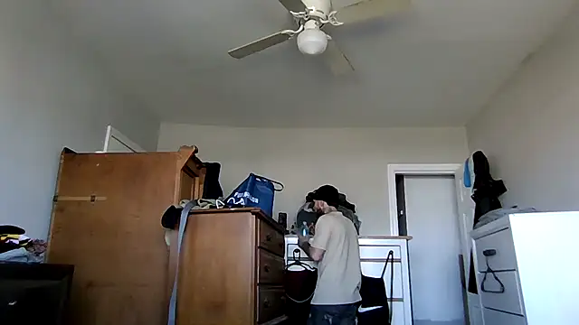 cruz815 online show from April 2026 08:48:02 PM