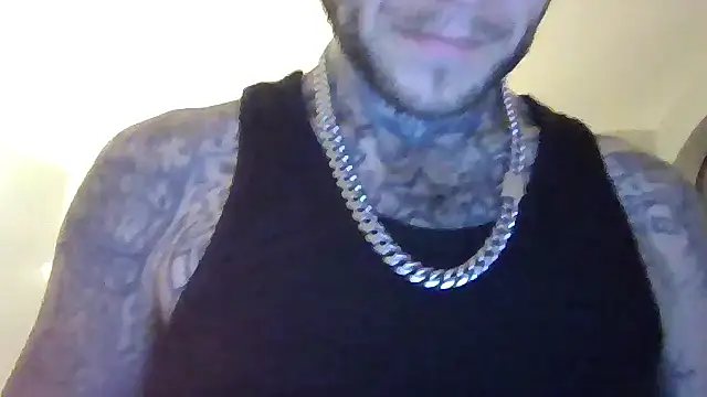 Snapshot of cruz815 chatting on December 2025 04:33:02 AM cruz815 online show from December 2025 04:33:02 AM