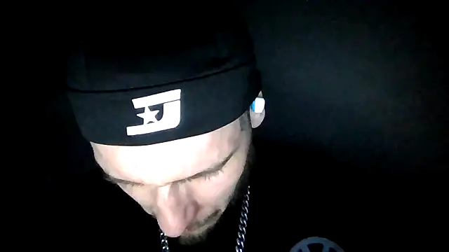 cruz815 online show from April 2026 09:11:01 AM