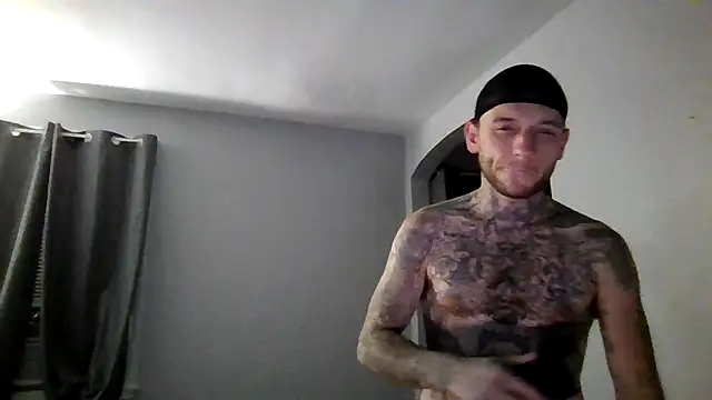 Snapshot of cruz815 chatting on December 2025 06:03:01 AM cruz815 online show from December 2025 06:03:01 AM