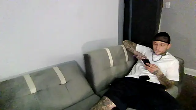 Snapshot of cruz815 chatting on November 2025 11:49:01 PM cruz815 online show from November 2025 11:49:01 PM