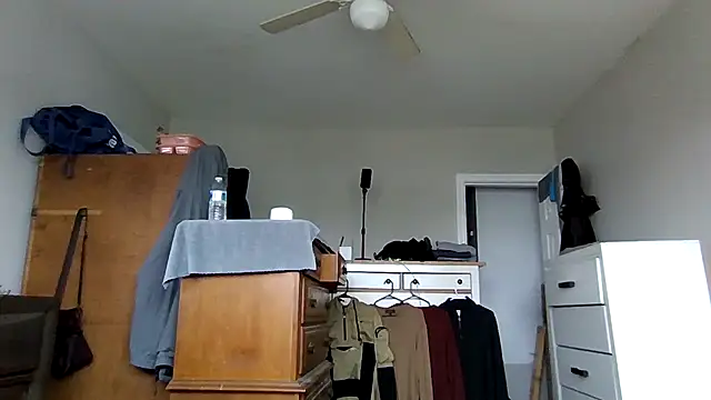 cruz815 online show from April 2026 04:24:02 PM