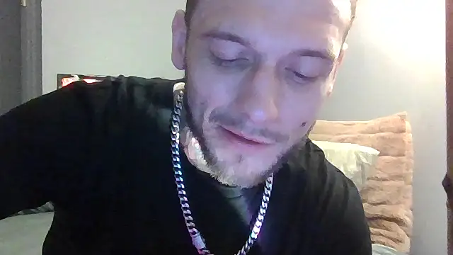 Snapshot of cruz815 chatting on May 2026 01:13:01 AM cruz815 online show from May 2026 01:13:01 AM