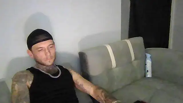 Snapshot of cruz815 chatting on November 2025 02:45:02 AM cruz815 online show from November 2025 02:45:02 AM