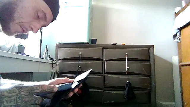 cruz815 online show from April 2026 12:42:01 PM