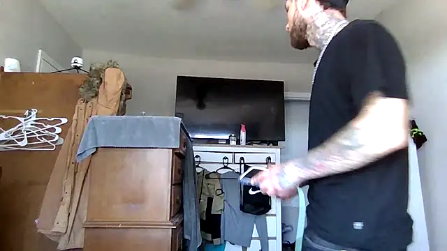 cruz815 online show from April 2026 02:20:02 PM