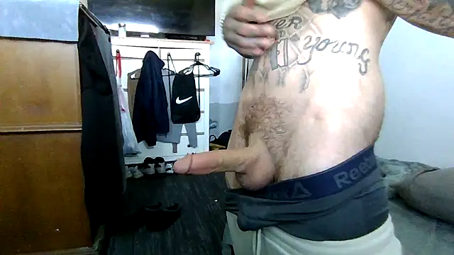 cruz815 online show from April 2026 08:42:02 PM