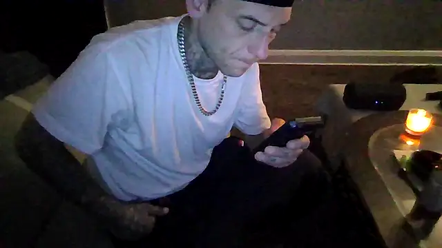 Snapshot of cruz815 chatting on November 2025 08:06:01 AM cruz815 online show from November 2025 08:06:01 AM