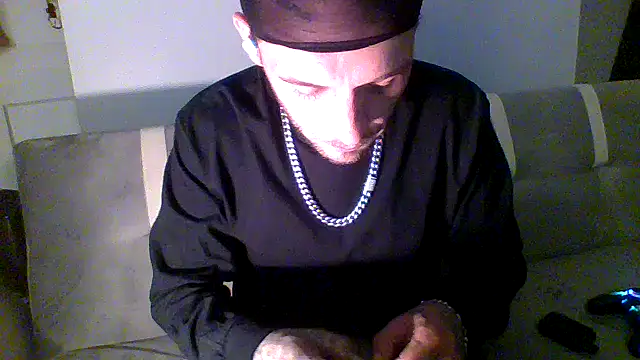 Snapshot of cruz815 chatting on November 2025 01:06:01 AM cruz815 online show from November 2025 01:06:01 AM