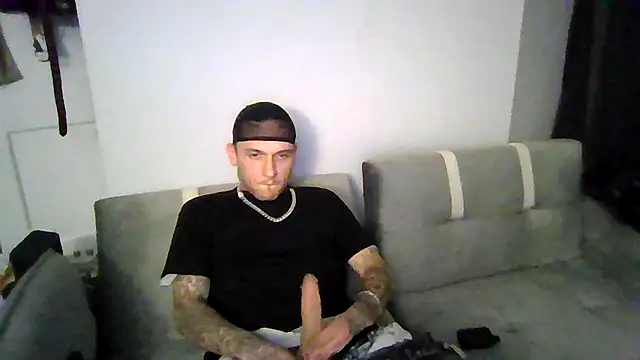 Snapshot of cruz815 chatting on November 2025 10:42:01 PM cruz815 online show from November 2025 10:42:01 PM