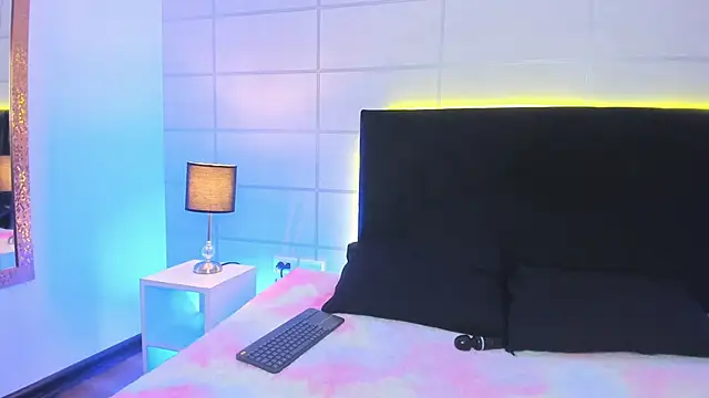 Snapshot of mac-sara chatting on October 2025 07:01:02 PM mac-sara online show from October 2025 07:01:02 PM