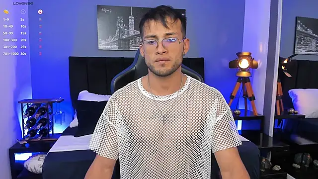 Max Conor1 online show from December 2025 04:12:02 AM