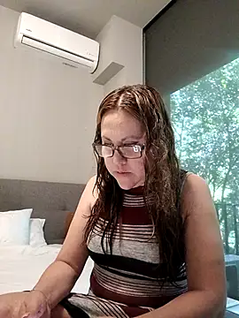MirandaLatinaLovely online show from June 2026 06:13:01 PM
