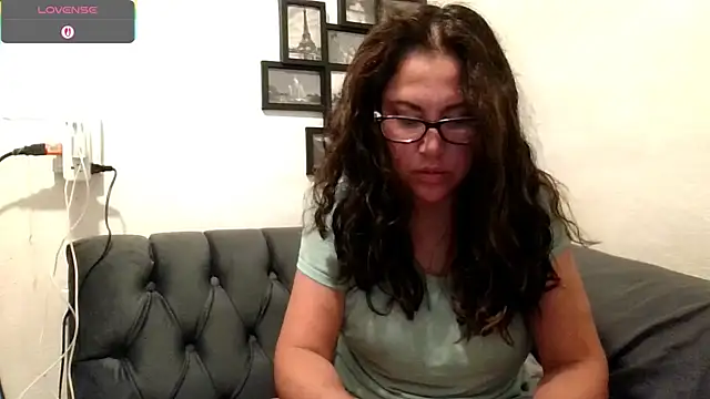 MirandaLatinaLovely online show from November 2025 03:37:02 PM