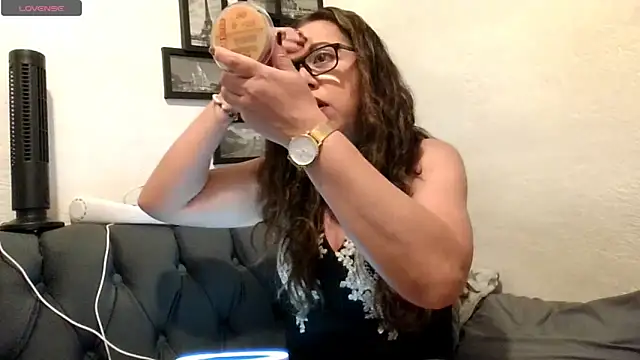 MirandaLatinaLovely online show from April 2026 05:42:02 PM