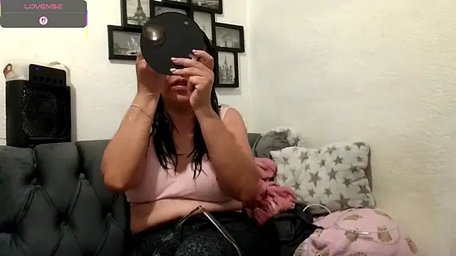 MirandaLatinaLovely online show from September 2025 03:07:01 PM