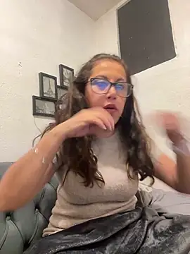 MirandaLatinaLovely online show from December 2025 04:25:02 AM