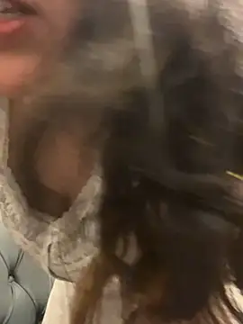 MirandaLatinaLovely online show from December 2025 05:30:02 AM